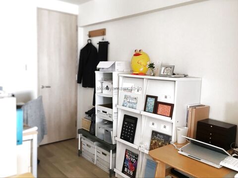 夫婦ふたりに書斎はひとつ でも在宅勤務のストレスが少ない デスクのレイアウト 暮らしニスタ 夫婦ふたりに書斎はひとつ でも在宅勤務のストレスが少ない デスクのレイアウト 暮らしニスタ
