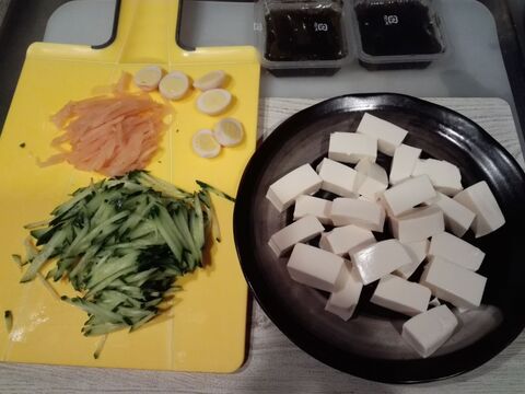 Diet 食欲がない時にも サッパリお豆腐ともずく酢サラダ 暮らしニスタ