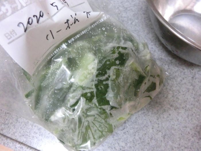 葉野菜は生のまま冷凍が便利♪　おひたしも1分完成！　