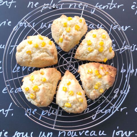 混ぜて焼くだけ おやつに朝食に コーンポタージュスコーン 暮らしニスタ
