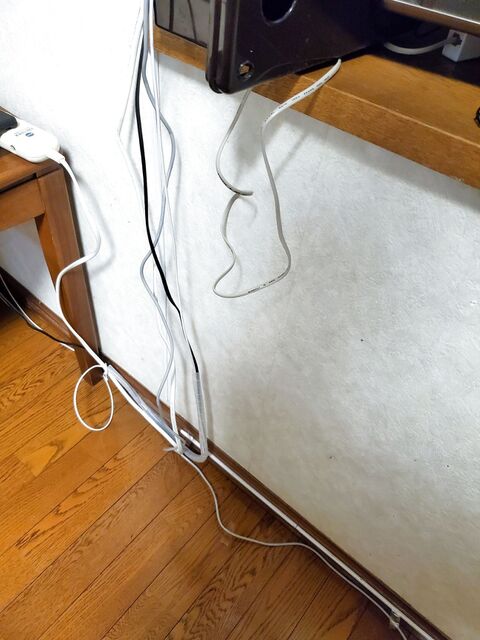 100均 配線のモヤモヤをラクラク解決 暮らしニスタ 100均 配線のモヤモヤをラクラク解決 暮らしニスタ