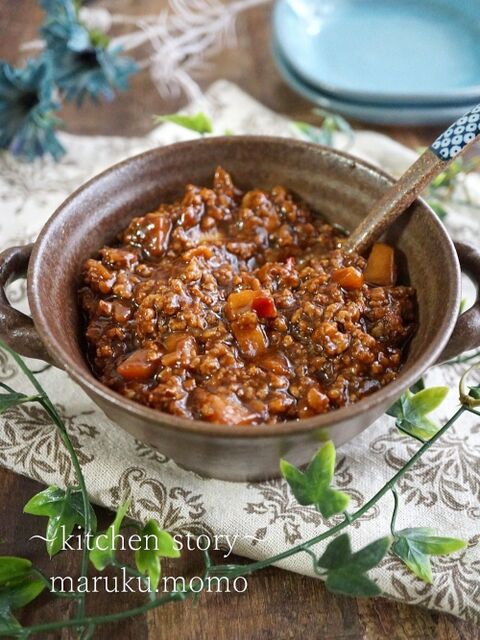 作り置きにも便利な ピリ辛肉味噌 で ジャージャー麺と丼 暮らしニスタ