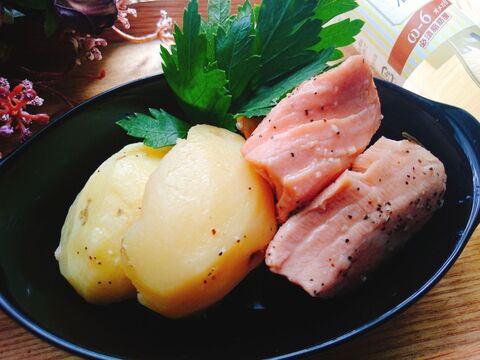 こちらも脂ののったトラウトサーモンで 鮭とじゃがいもの塩バター煮 くるみ油かけ 暮らしニスタ こちらも脂ののったトラウトサーモンで 鮭とじゃがいもの塩バター煮 くるみ油かけ 暮らしニスタ
