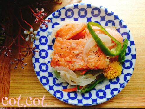 脂ののったトラウトサーモンで 野菜たっぷり鮭の南蛮漬け 暮らしニスタ 脂ののったトラウトサーモンで 野菜たっぷり鮭の南蛮漬け 暮らしニスタ