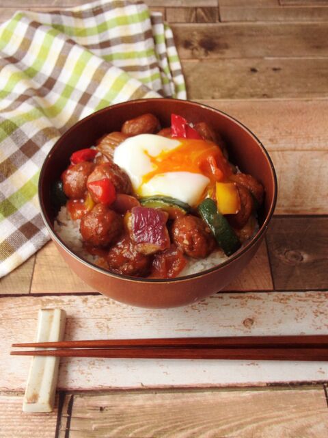 材料4つ レンジで作れる 彩り野菜のミートボール丼 暮らしニスタ 材料4つ レンジで作れる 彩り野菜のミートボール丼 暮らしニスタ