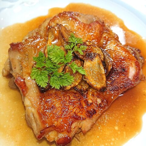 カリカリチキンソテーにサクサクガーリックのせ 鶏もも 鶏肉 暮らしニスタ