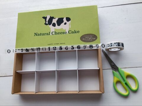 お菓子の空き箱を壁掛けプチ収納にリメイク 暮らしニスタ お菓子の空き箱を壁掛けプチ収納にリメイク 暮らしニスタ