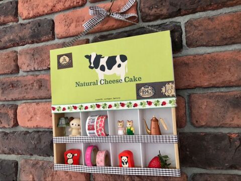 お菓子の空き箱を壁掛けプチ収納にリメイク 暮らしニスタ お菓子の空き箱を壁掛けプチ収納にリメイク 暮らしニスタ