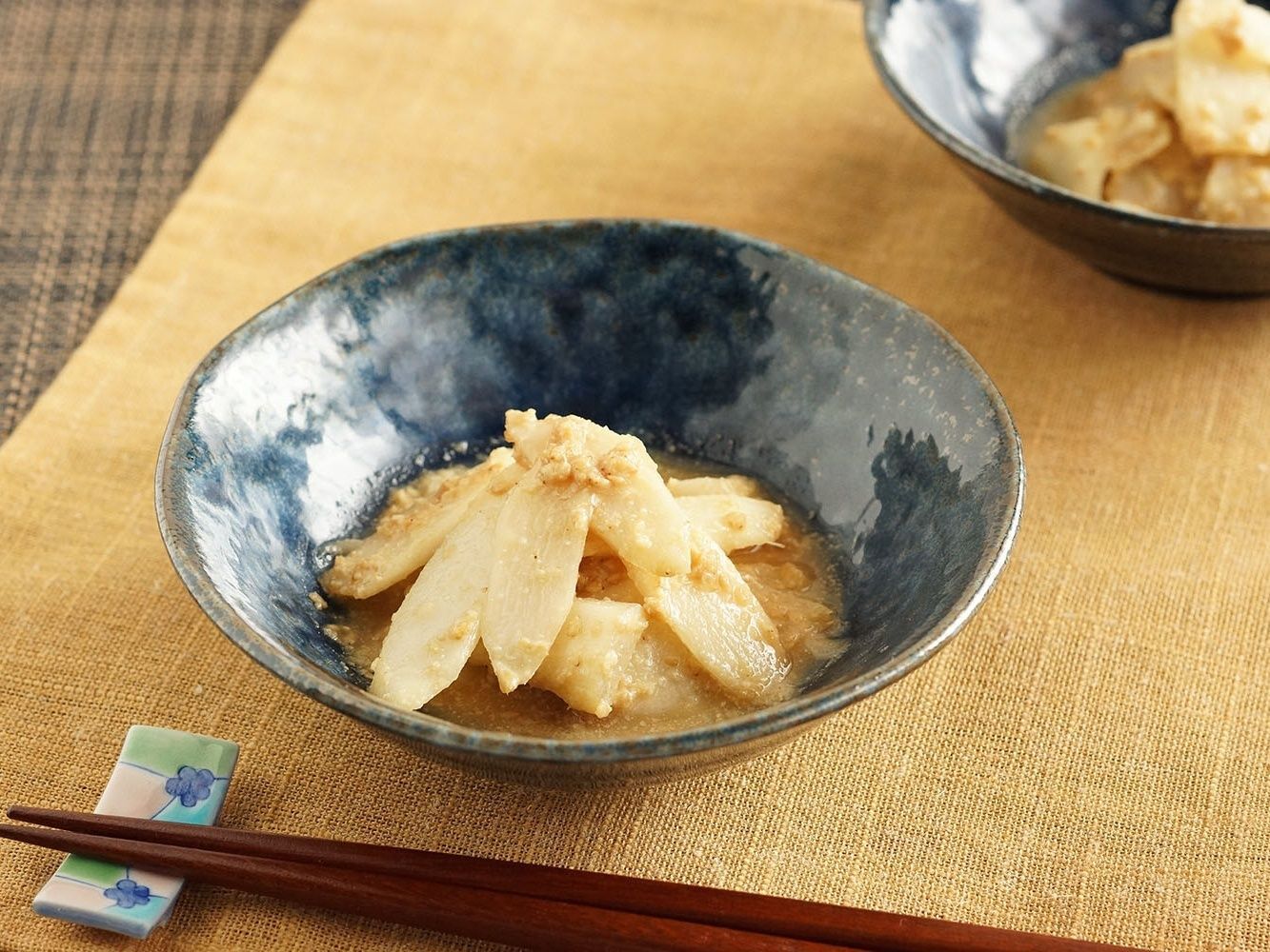 便利な野菜だし使用♪【うどの胡麻味噌和え】