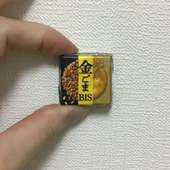 ざくざくビスケットと金ごまが香ばしい！チロルチョコ金ごまBIS