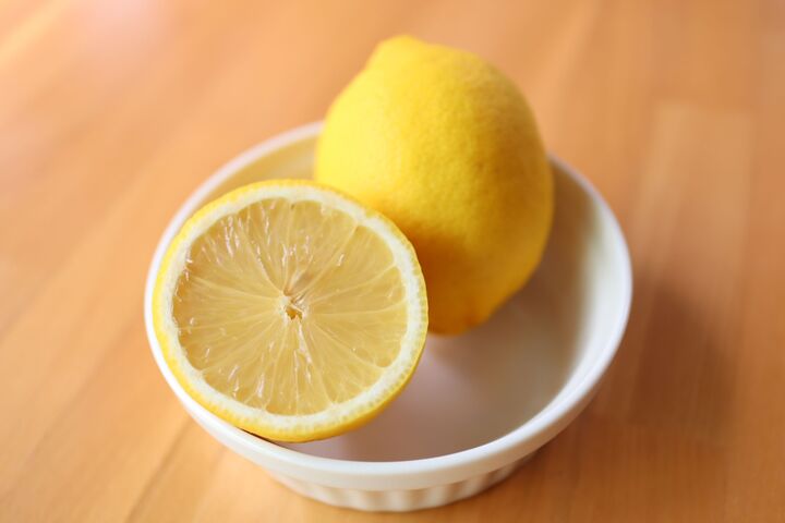 捨てる前にもうひと仕事！レモンを掃除に活用する３つの方法