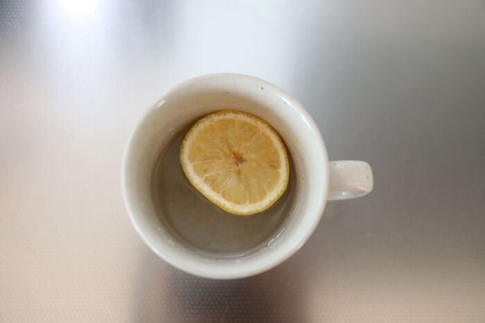 捨てる前にもうひと仕事 レモンを掃除に活用する3つの方法 暮らしニスタ 捨てる前にもうひと仕事 レモンを掃除に活用する3つの方法 暮らしニスタ