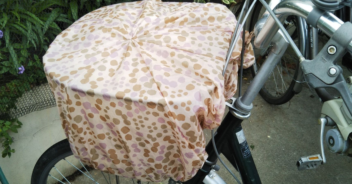 使えなくなった超軽量折り畳み傘で 自転車の前カゴカバー ワンタッチで雨よけ 暮らしニスタ