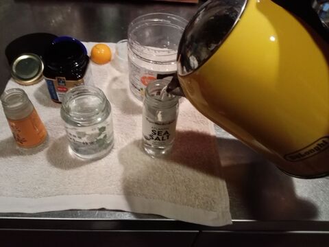 ビン等のラベル剥がしに 道具は不要です 暮らしニスタ ビン等のラベル剥がしに 道具は不要です 暮らしニスタ