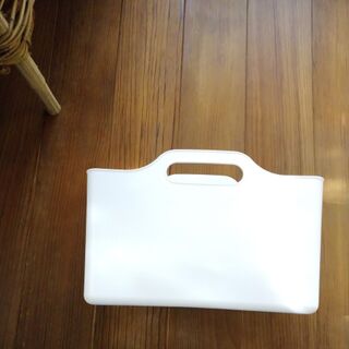 セリア収納新商品 持ち運びにも便利 清潔感ありの白い収納ケース 暮らしニスタ セリア収納新商品 持ち運びにも便利 清潔感ありの白い収納ケース 暮らしニスタ