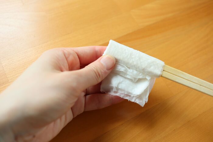 すき間汚れがサッとキレイに 割り箸で作る簡単お掃除グッズ 暮らしニスタ