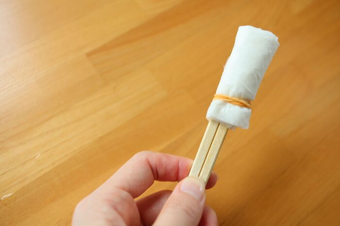 すき間汚れがサッとキレイに 割り箸で作る簡単お掃除グッズ 暮らしニスタ すき間汚れがサッとキレイに 割り箸で作る簡単お掃除グッズ 暮らしニスタ