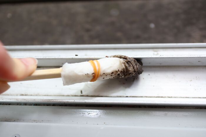 すき間汚れがサッとキレイに 割り箸で作る簡単お掃除グッズ 暮らしニスタ すき間汚れがサッとキレイに 割り箸で作る簡単お掃除グッズ 暮らしニスタ