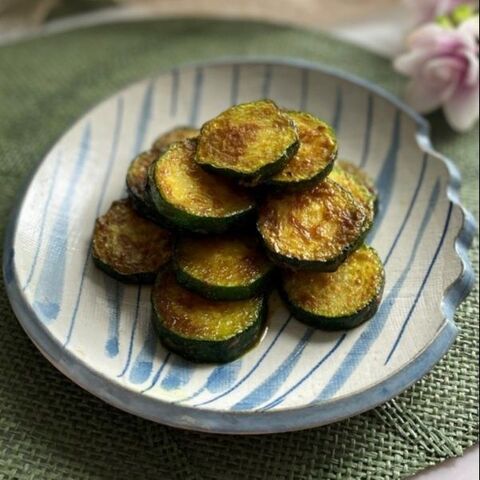 5分でできちゃう ズッキーニのカレー風味炒め 暮らしニスタ