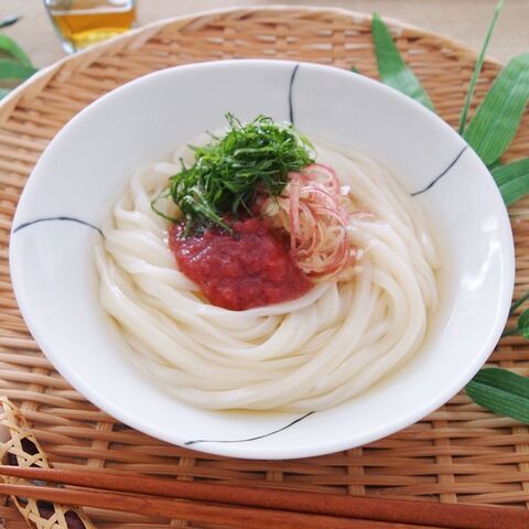 夏にうれしい 冷たいうどんレシピ 梅だれ冷やしうどん 暮らしニスタ
