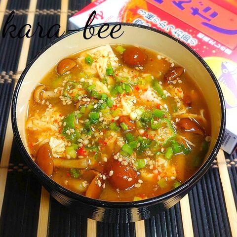 温も冷もウマっ ネバネバオクラとなめこのピリ辛かき玉お味噌汁 暮らしニスタ