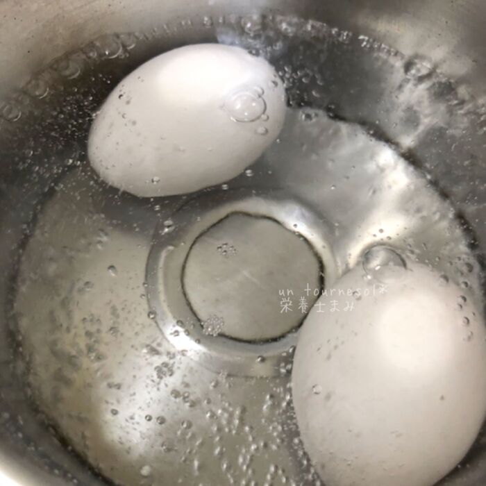②ゆで卵を作って刻む
