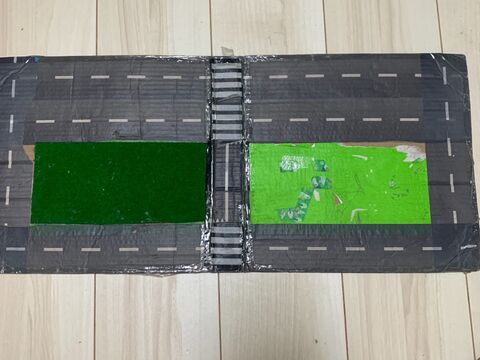 100均マスキングテープを使っておもちゃの道路の補修工事 暮らしニスタ 100均マスキングテープを使っておもちゃの道路の補修工事 暮らしニスタ