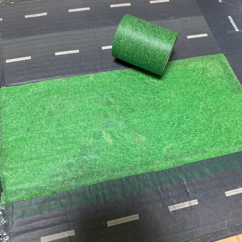 100均マスキングテープを使っておもちゃの道路の補修工事 暮らしニスタ 100均マスキングテープを使っておもちゃの道路の補修工事 暮らしニスタ