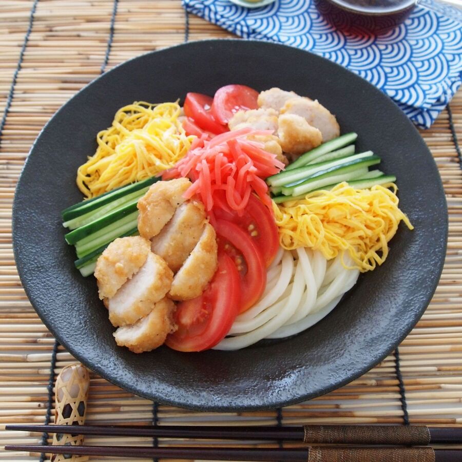 暑さを乗り切る スタミナうどん 塩から揚げの冷やし中華風うどん 暮らしニスタ