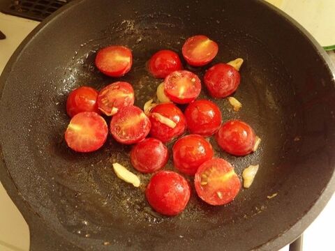 ミニトマトと卵のガーリックバター炒め 暮らしニスタ