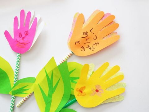 敬老の日手形ブーケ 成長伝わる孫からの手作りプレゼント 手形アートクラフト編 暮らしニスタ