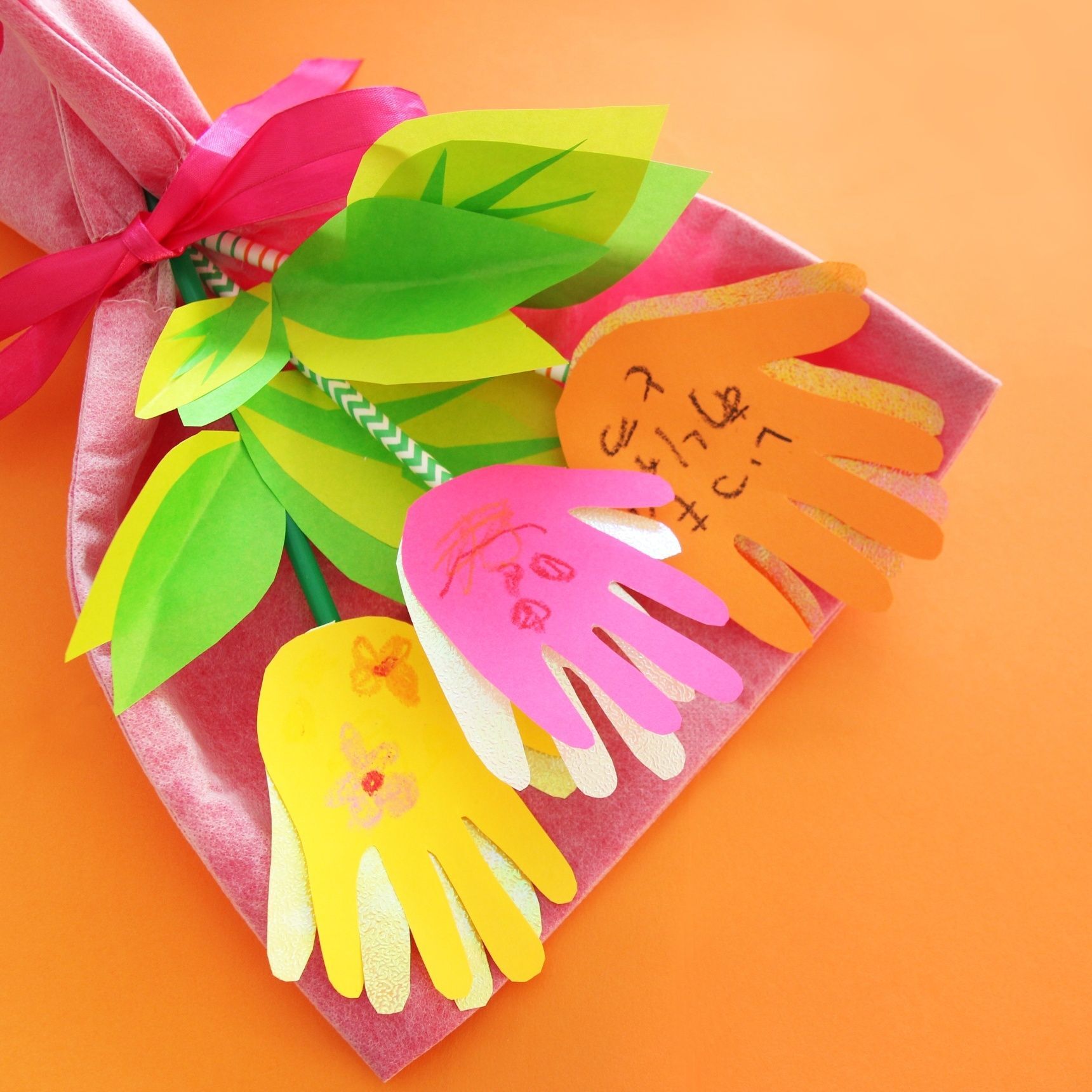 敬老の日手形ブーケ♡成長伝わる孫からの手作りプレゼント！手形アート