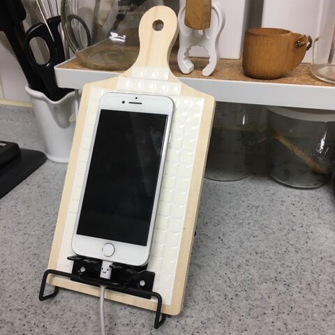 セリア商品で超簡単diy 充電もできるスマホスタンド 暮らしニスタ セリア商品で超簡単diy 充電もできるスマホスタンド 暮らしニスタ