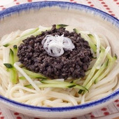 暑さを乗り切る！スタミナうどん「じゃじゃ麺風うどん」