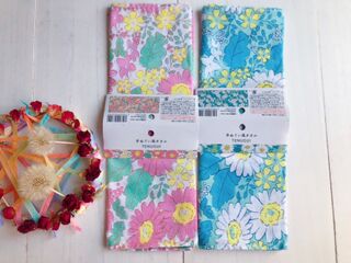 セリアの手ぬぐい ピンクとブルーの可愛い花畑柄 暮らしニスタ セリアの手ぬぐい ピンクとブルーの可愛い花畑柄 暮らしニスタ