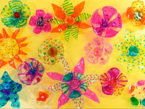 ペットボトルの底でお花のリースを作ろう 暮らしニスタ ペットボトルの底でお花のリースを作ろう 暮らしニスタ