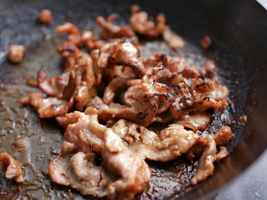 豚こま肉が炒めても固くならない 本当に簡単な方法 暮らしニスタ 豚こま肉が炒めても固くならない 本当に簡単な方法 暮らしニスタ