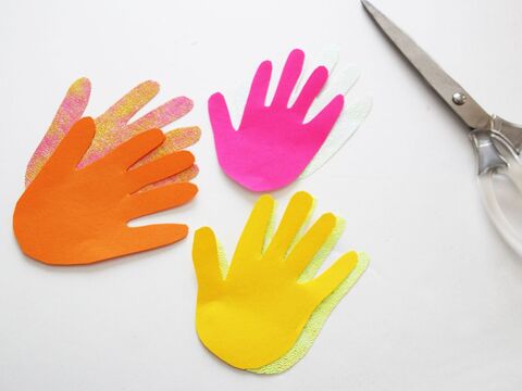 敬老の日手形ブーケ 成長伝わる孫からの手作りプレゼント 手形アートクラフト編 暮らしニスタ 敬老の日手形ブーケ 成長伝わる孫からの手作りプレゼント 手形アートクラフト編 暮らしニスタ