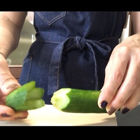 食べられるよ おかずカップきゅうり飾り切り 動画付き 暮らしニスタ 食べられるよ おかずカップきゅうり飾り切り 動画付き 暮らしニスタ