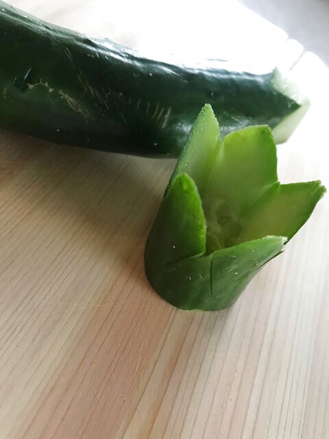 食べられるよ おかずカップきゅうり飾り切り 動画付き 暮らしニスタ