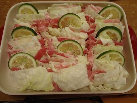 電子レンジ 豚バラとキャベツのかぼす蒸し 暮らしニスタ