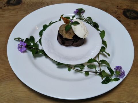 ガトーショコラ 生クリーム 生栗のマロンペーストを添えて 暮らしニスタ