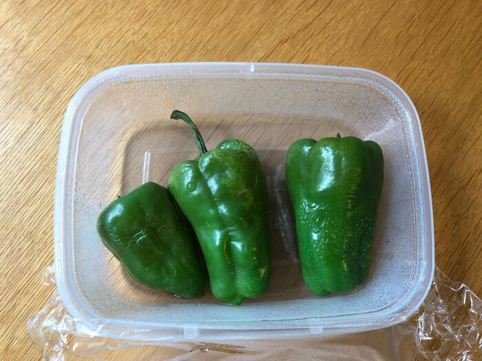 ピーマンを大量買いしたら丸ごと冷凍で決まり 苦みが和らぐ調理法も 暮らしニスタ ピーマンを大量買いしたら丸ごと冷凍で決まり 苦みが和らぐ調理法も 暮らしニスタ