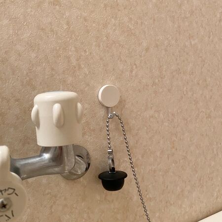 浴室のデコボコ壁には磁石で解決