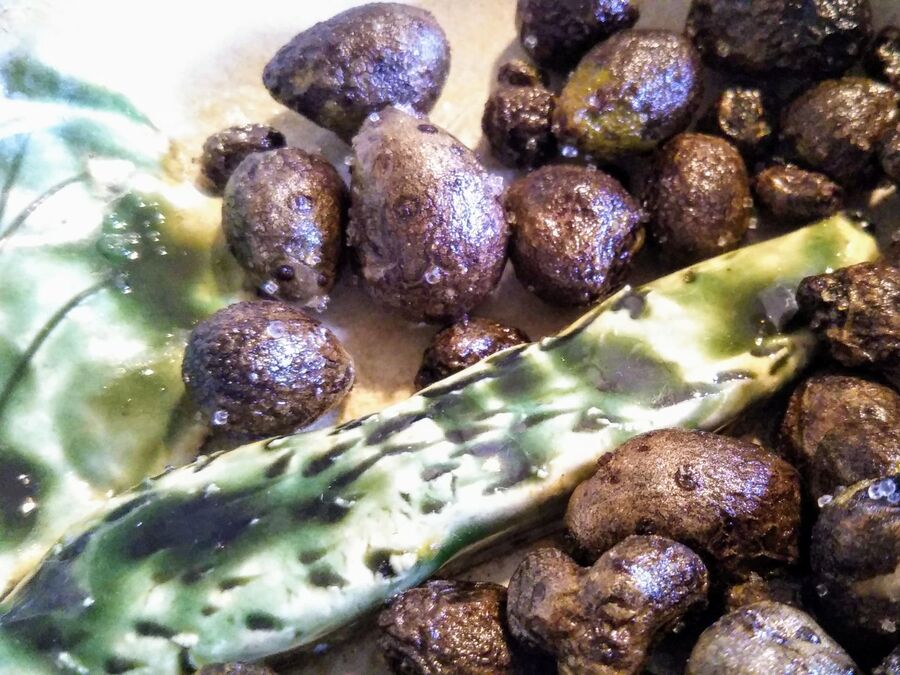 秋の味覚 零余子 むかご のごま油炒め 粗塩をふりかけて ねっとり食感 なんとも言えない美味しさ 暮らしニスタ