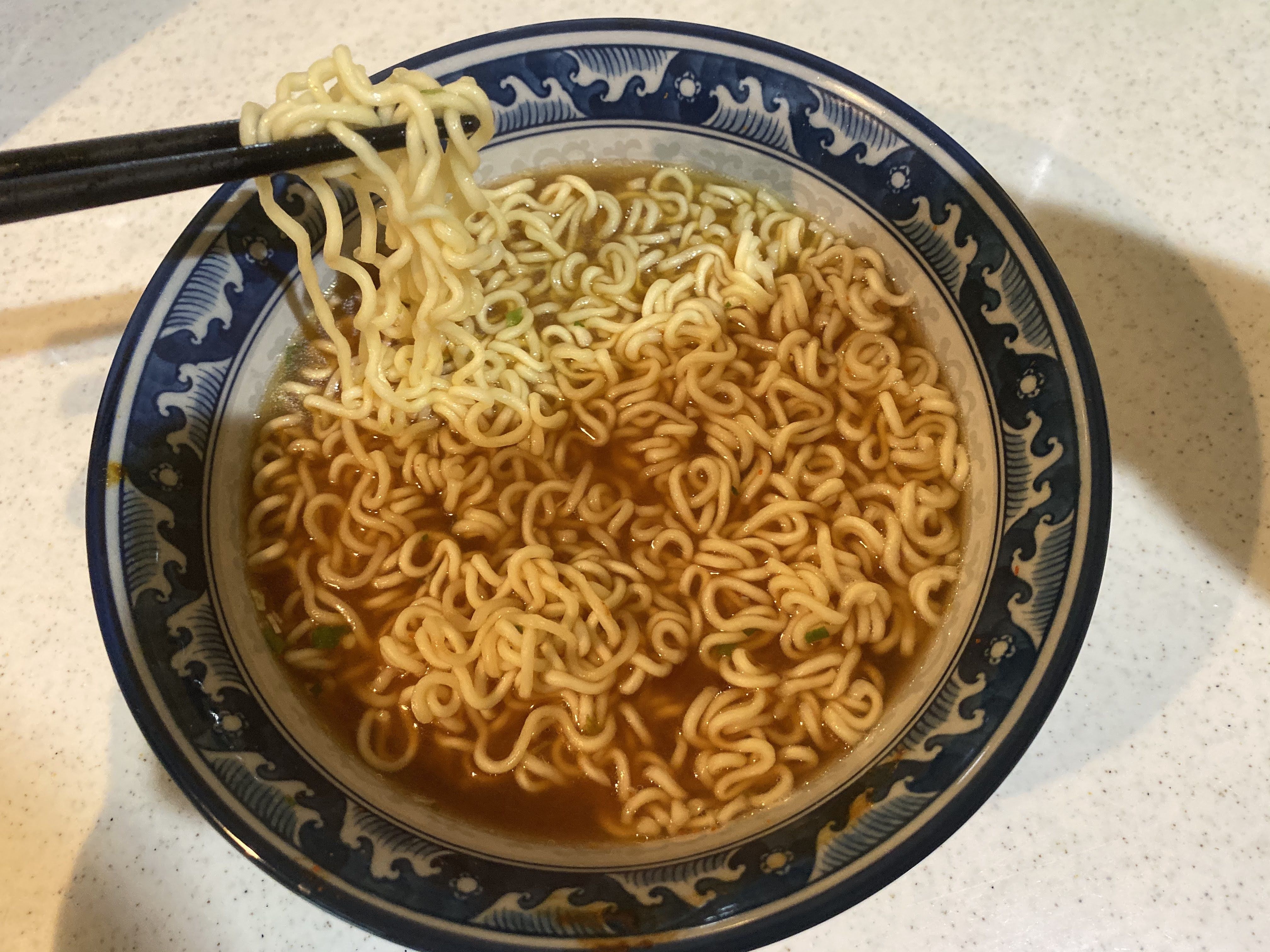 お湯なしでも美味しくできる インスタントラーメンを超ズボラに作ってみた 暮らしニスタ