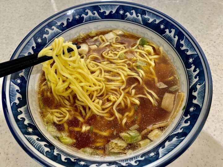 お湯なしでも美味しくできる!?インスタントラーメンを超ズボラに作ってみた