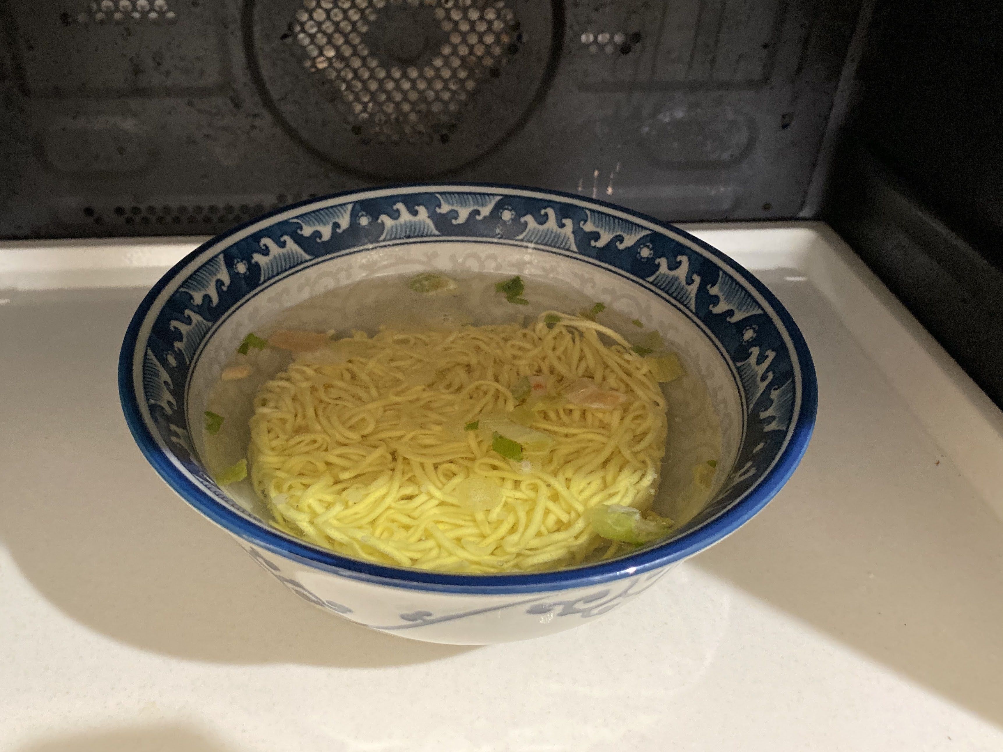お湯なしでも美味しくできる インスタントラーメン を超ズボラに作ってみた 暮らしニスタ カップ麺や袋麺といえば 小腹が空いた時の ｄメニューニュース Nttドコモ