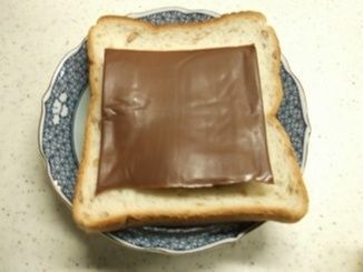 スライス生チョコレートをそっとのせる。