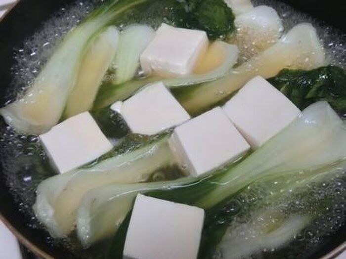 1.青梗菜と豆腐を煮る